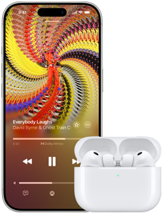 AirPods Pro 3 dans le Boîtier de charge MagSafe, iPhone 17 Pro, Apple Music joue Everybody Laughs de David Byrne et Ghost Train Orchestra