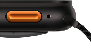 Apple Watch Ultra 3, finition noire, boîtier en titane, capteur convexe au dos, côté gauche, bouton Action, sirène